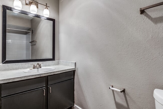 Building Photo - 834 Timberlake Dr