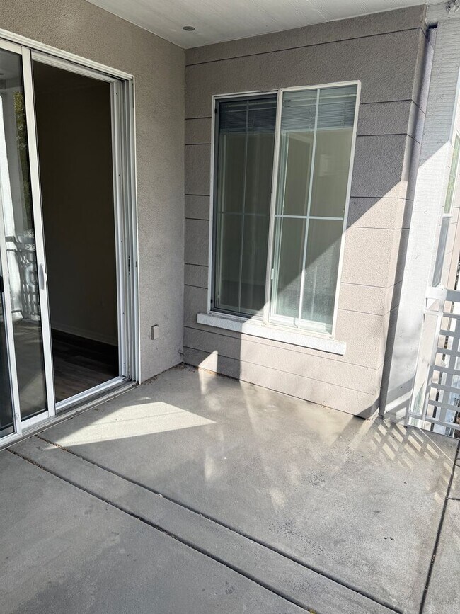 Building Photo - Large Santa Clara 1 Bedroom Condo in River...