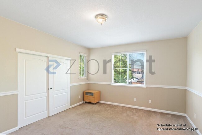 Building Photo - Unit