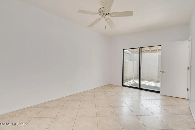 Building Photo - 4461 E Bullrush Ln