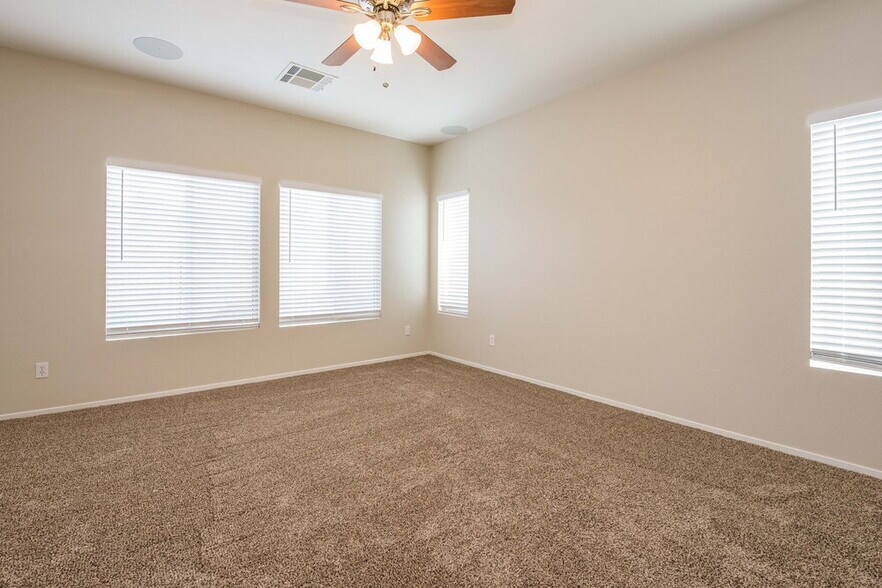 Building Photo - 1240 Maple Pines Ave