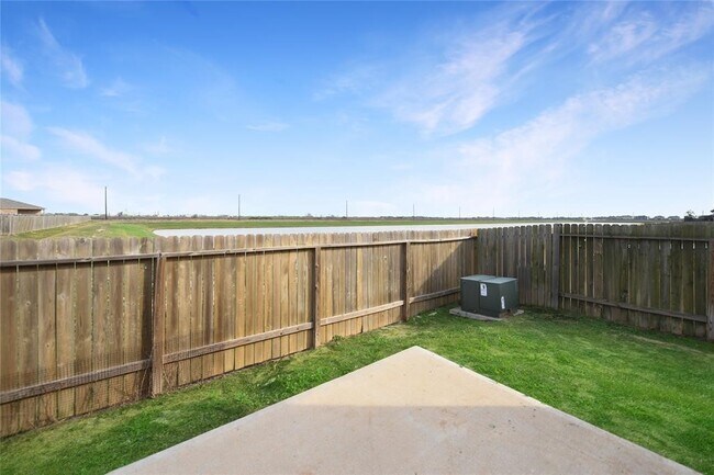 Building Photo - 1001 Strawberry Ridge Dr