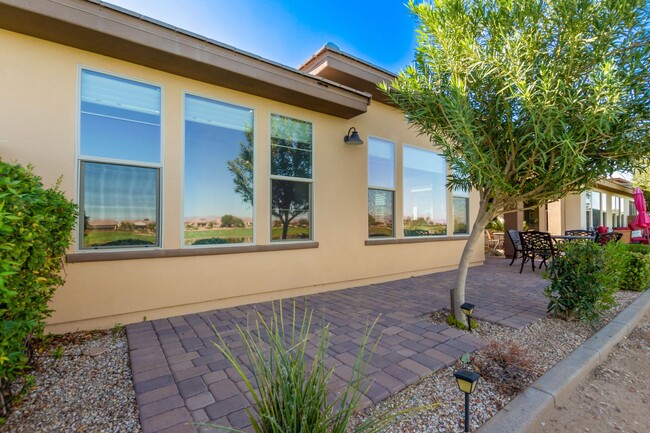 Building Photo - 180 Degrees of Golf Views