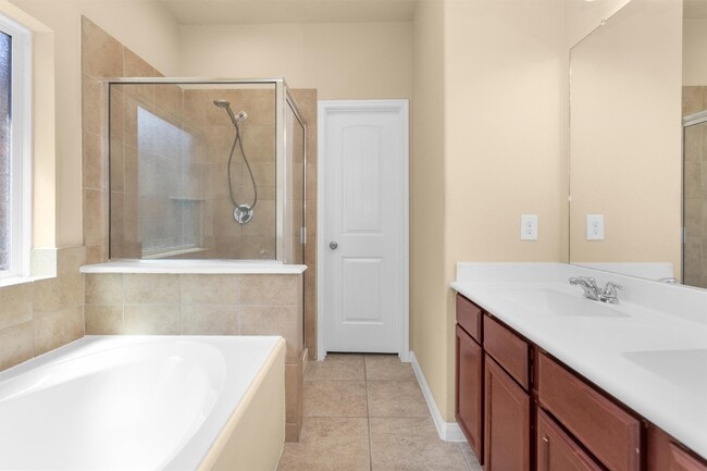 Building Photo - 24734 Colonial Maple Dr