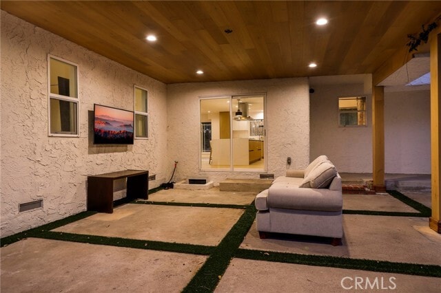 Building Photo - 9742 Farralone Ave