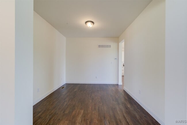 Building Photo - 2025 Maryland Oaks Cir