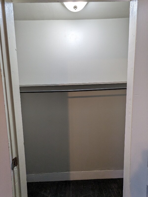 Building Photo - 534 E Sycamore St