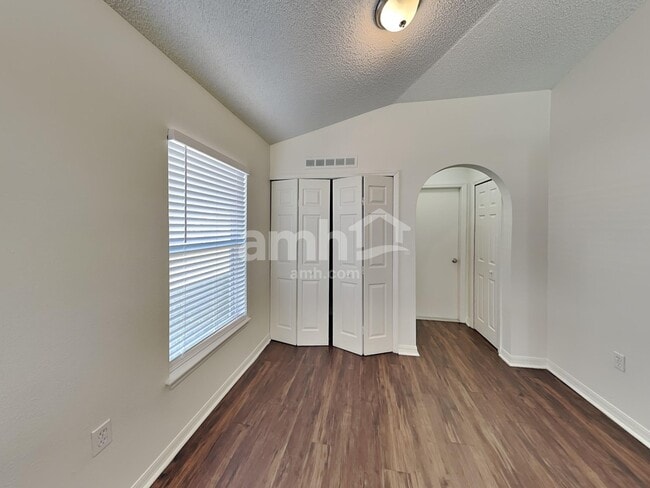 Building Photo - 8058 Misty Meadow Ct N