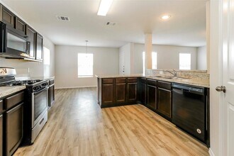 Building Photo - 25388 Claremont Hills Ln