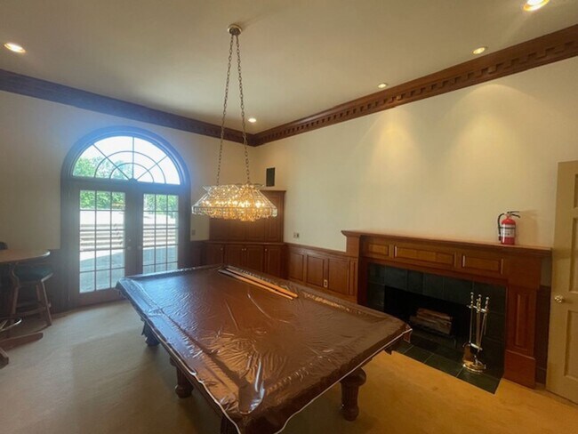 Building Photo - Private location overlooking Smiths Bay *2Bed*3bath