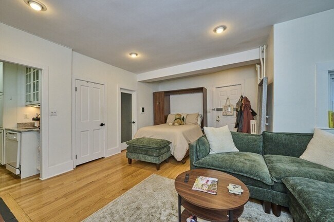 Building Photo - 458 Beacon St
