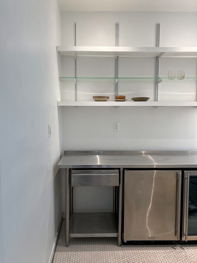 Building Photo - 234 Columbia Pl