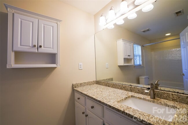 Building Photo - 214 Howe St