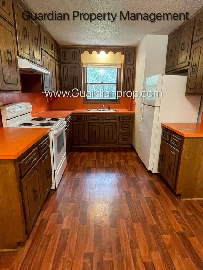 Building Photo - Columbia Heights Side By Side Duplex, Atta...