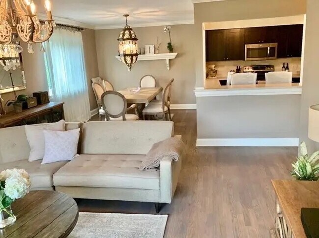 Building Photo - Beautiful 2-bedroom & 2-Bathroom Condo in ...