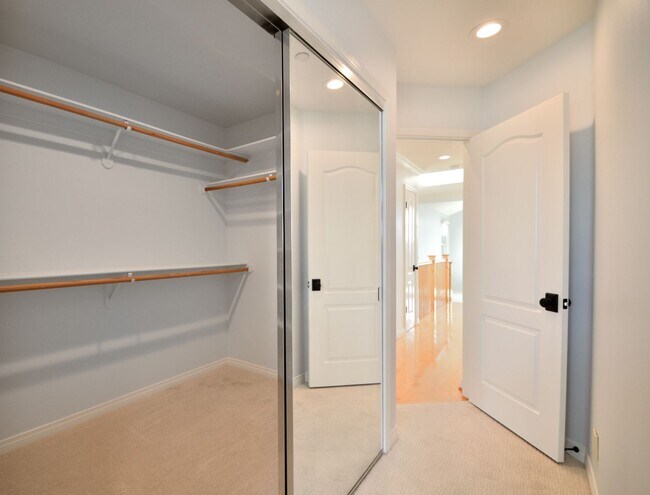 Building Photo - 3 Bedroom Home in Coveted "Golden Hills"