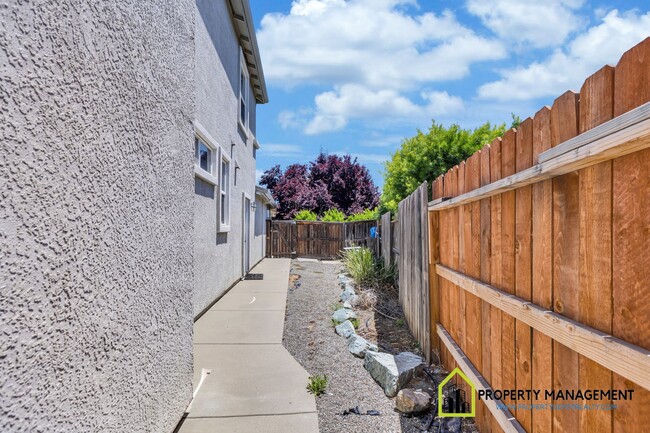 Building Photo - Luxury 5-BR Home Rental in Elk Grove