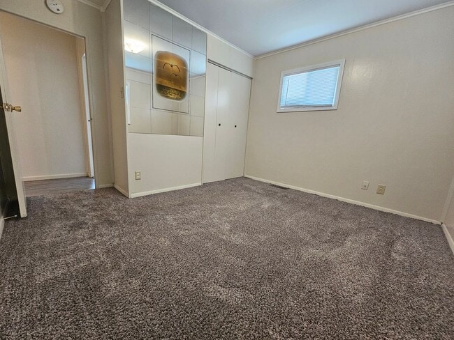 Building Photo - NE 2 bedroom 1 bath with fenced yard, near...