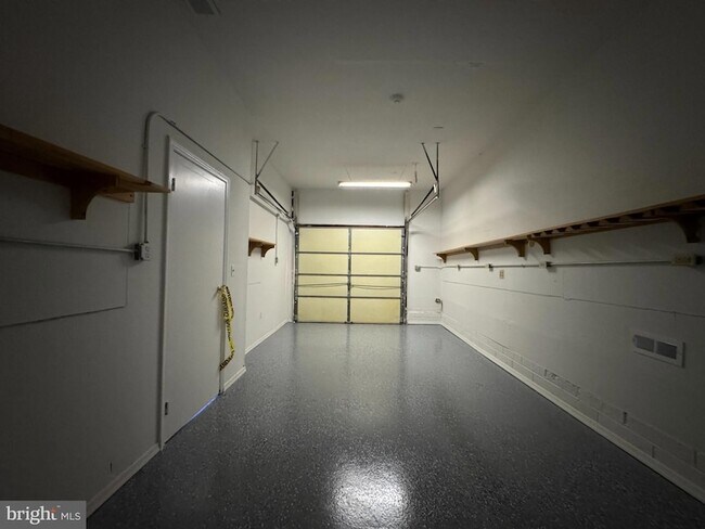 Building Photo - 53 N Post Rd