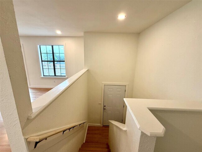 Building Photo - 21003 Boggy Ford Rd