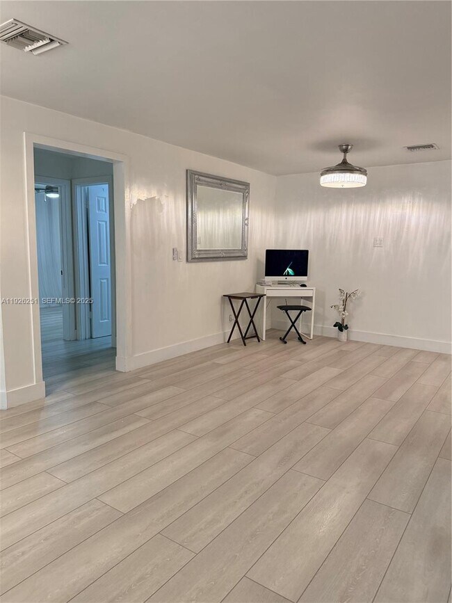 Building Photo - 2310 N 70th Ave