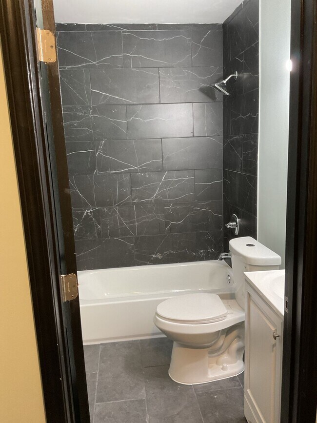 Building Photo - 2816 Arlington Ave