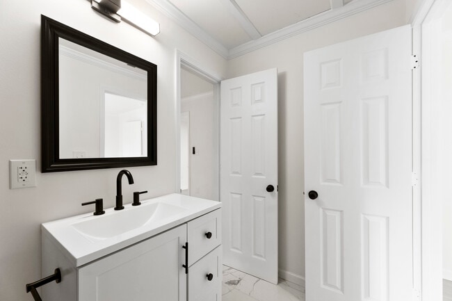 Building Photo - 1155 Cedar Grove Ln