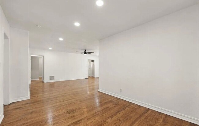 Building Photo - Charming Central OKC/Venice Neighborhood h...