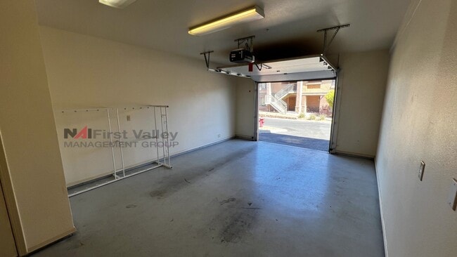 Building Photo - 3 Bedrooms, 2 Baths and a Single Car Garage