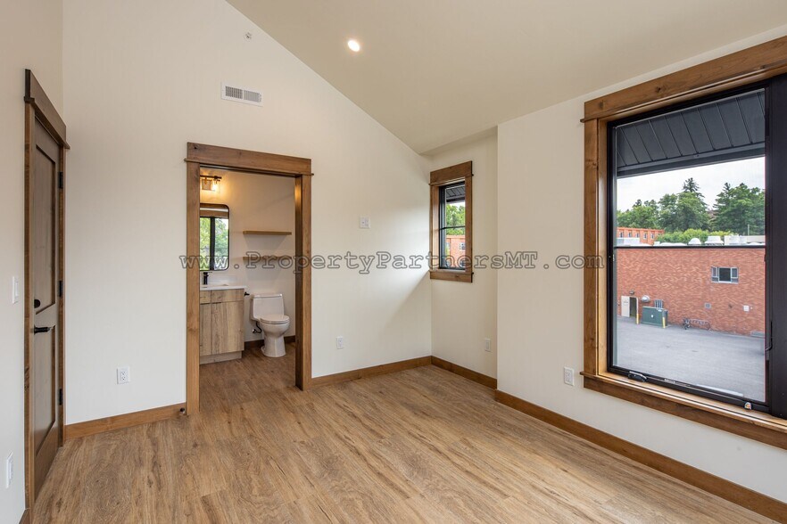 Building Photo - 824 S 8th Ave