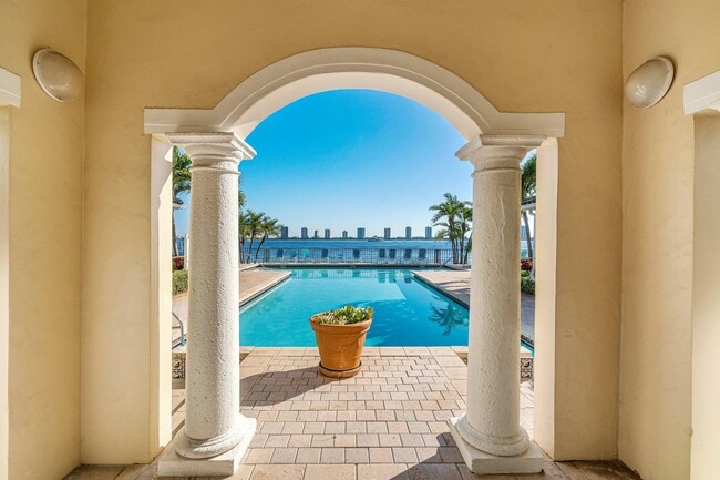 Building Photo - 1035 Lake Shore Dr