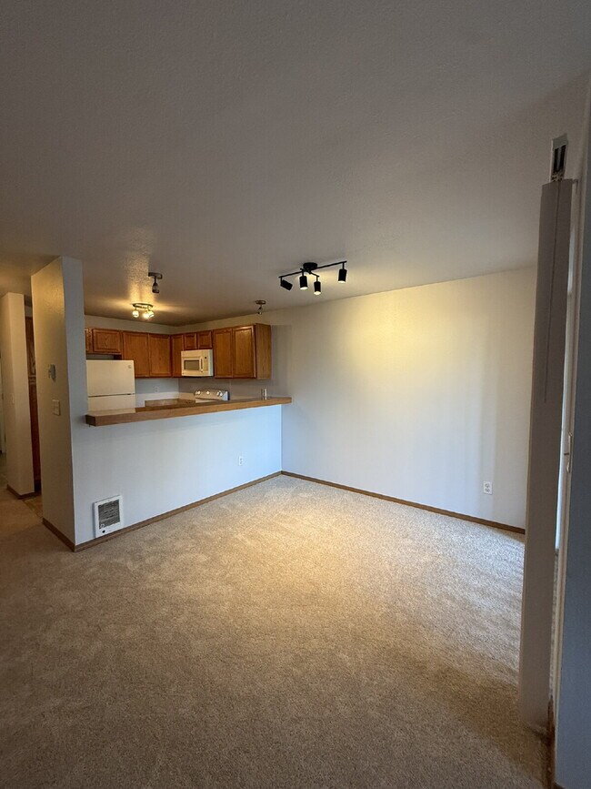 Building Photo - MOVE IN READY- Remodeled 2-bedroom Townhome!