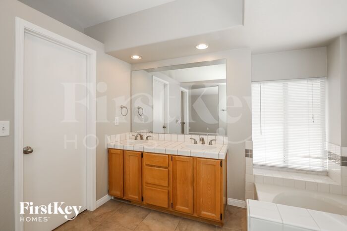 Building Photo - 9349 Magic Flower Ave