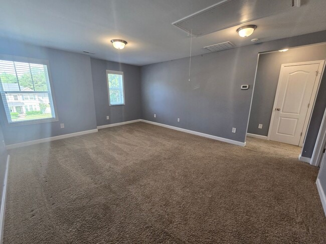 Building Photo - NEW LISTING- 4 bd/ 2.5 ba located MINUTES from Fort Bragg! Quiet Neighborhood!