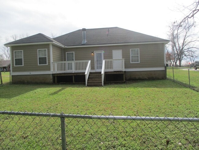 Building Photo - 250 Mayfield Dr