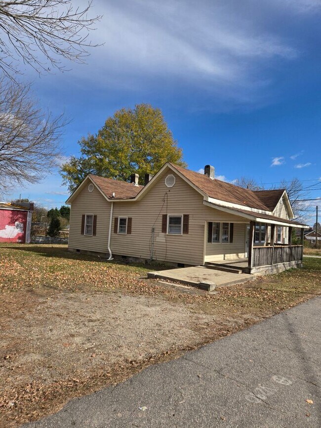 Building Photo - 1401 Old Norlina Rd
