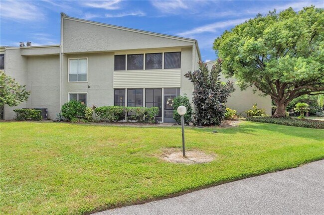 Building Photo - 425 Windrush Bay Dr