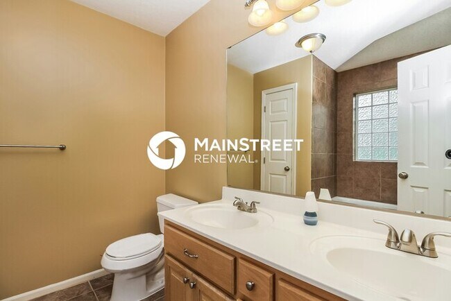 Building Photo - 5 Bedroom Pet-Friendly Home in Kansas City, MO with Main Street Renewal