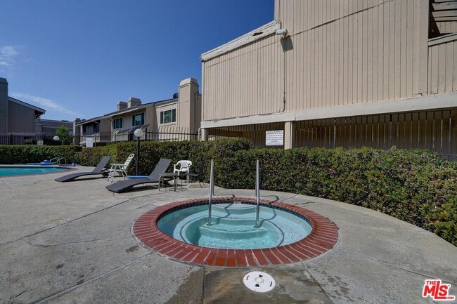 Building Photo - 1275 Seacliff Ct