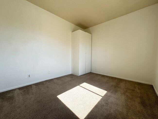 Building Photo - COMING SOON!! 3 Bedroom 2 Bathroom Apartment in Cathedral City!