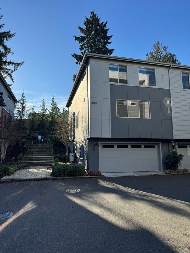 Building Photo - 4Bd/3.25Ba Kirkland Townhouse