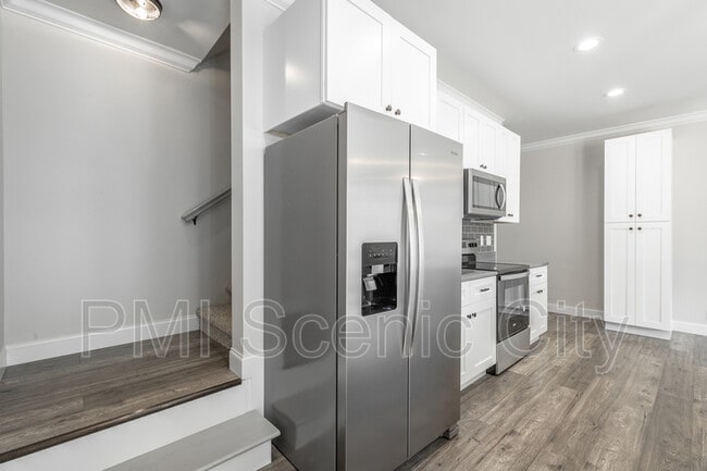 Building Photo - 1908 Cypress Ln