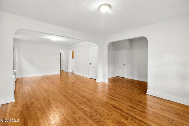 Building Photo - 4 Edison Ave