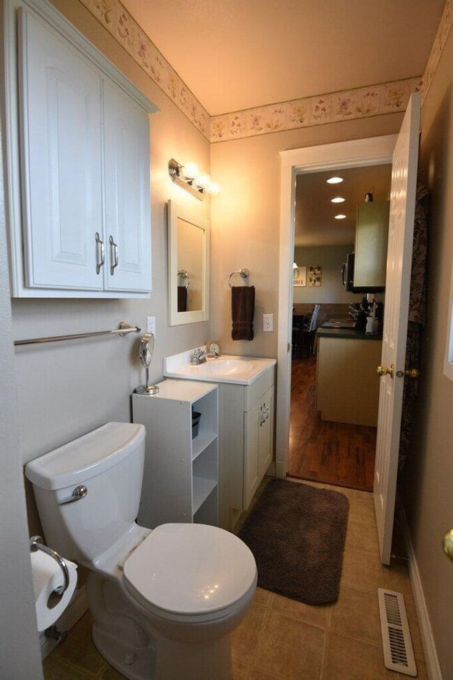 Building Photo - 222 Ridgeway Dr