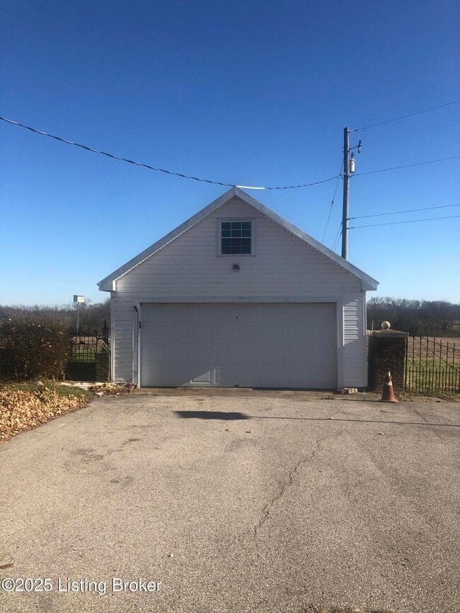 Building Photo - 2167 Eminence