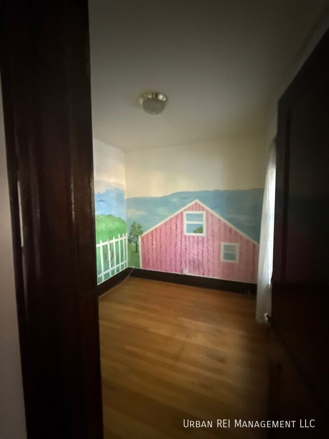 Building Photo - 3342 S Lowe Ave