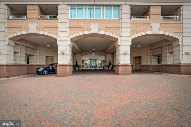 Building Photo - 100 Harborview Dr