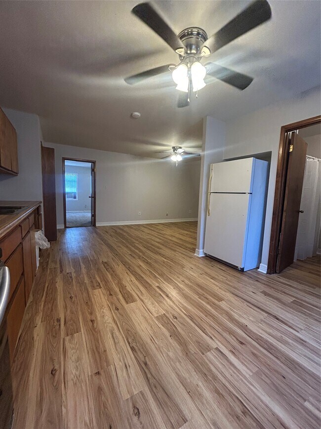 Building Photo - 1312 N Avenue R