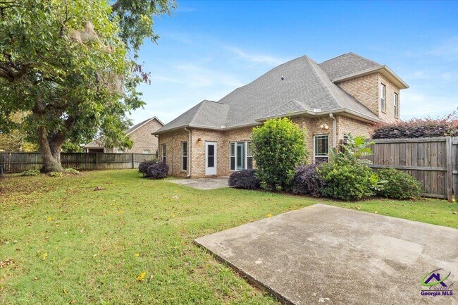 Building Photo - 300 Cheshire Dr