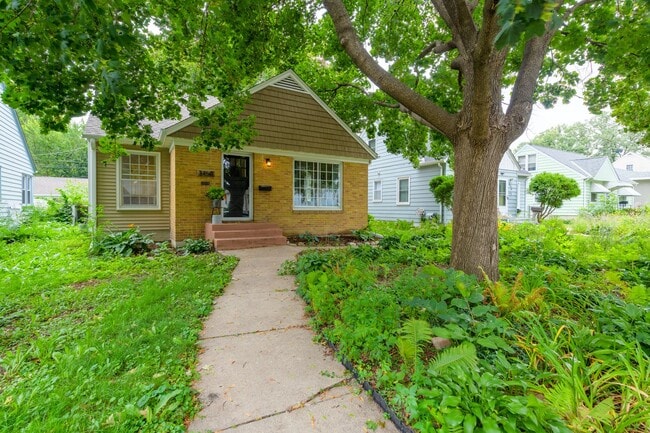 Building Photo - Lovely 3 Bedroom Home in Minneapolis